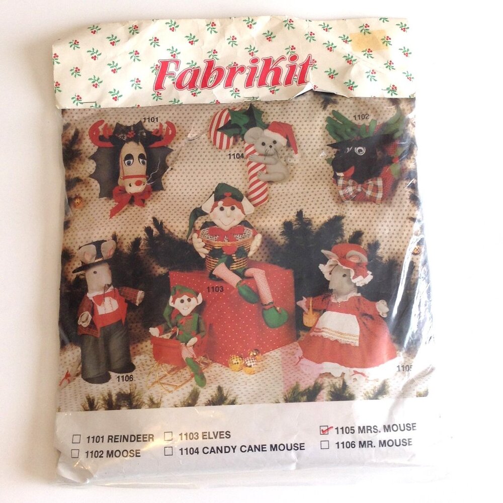 Vintage Fabrikit # 1105 Christmas Friends Mrs. Mouse Sewing Kit Crafts Crafting
